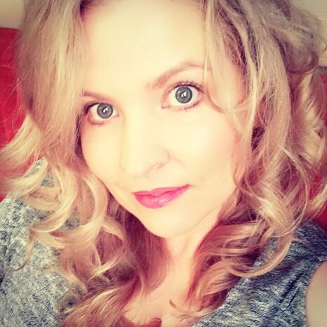 Author Allie Compeau